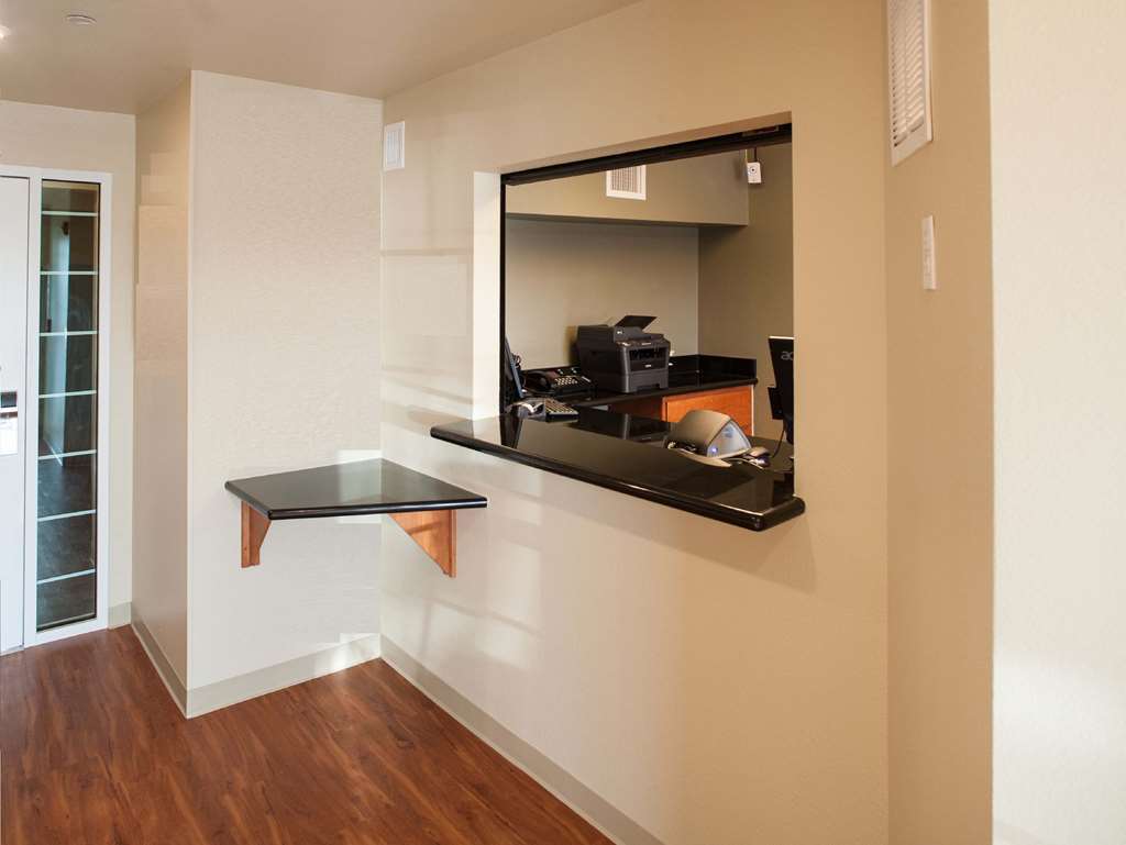 Woodspring Suites Lake Charles Interior photo