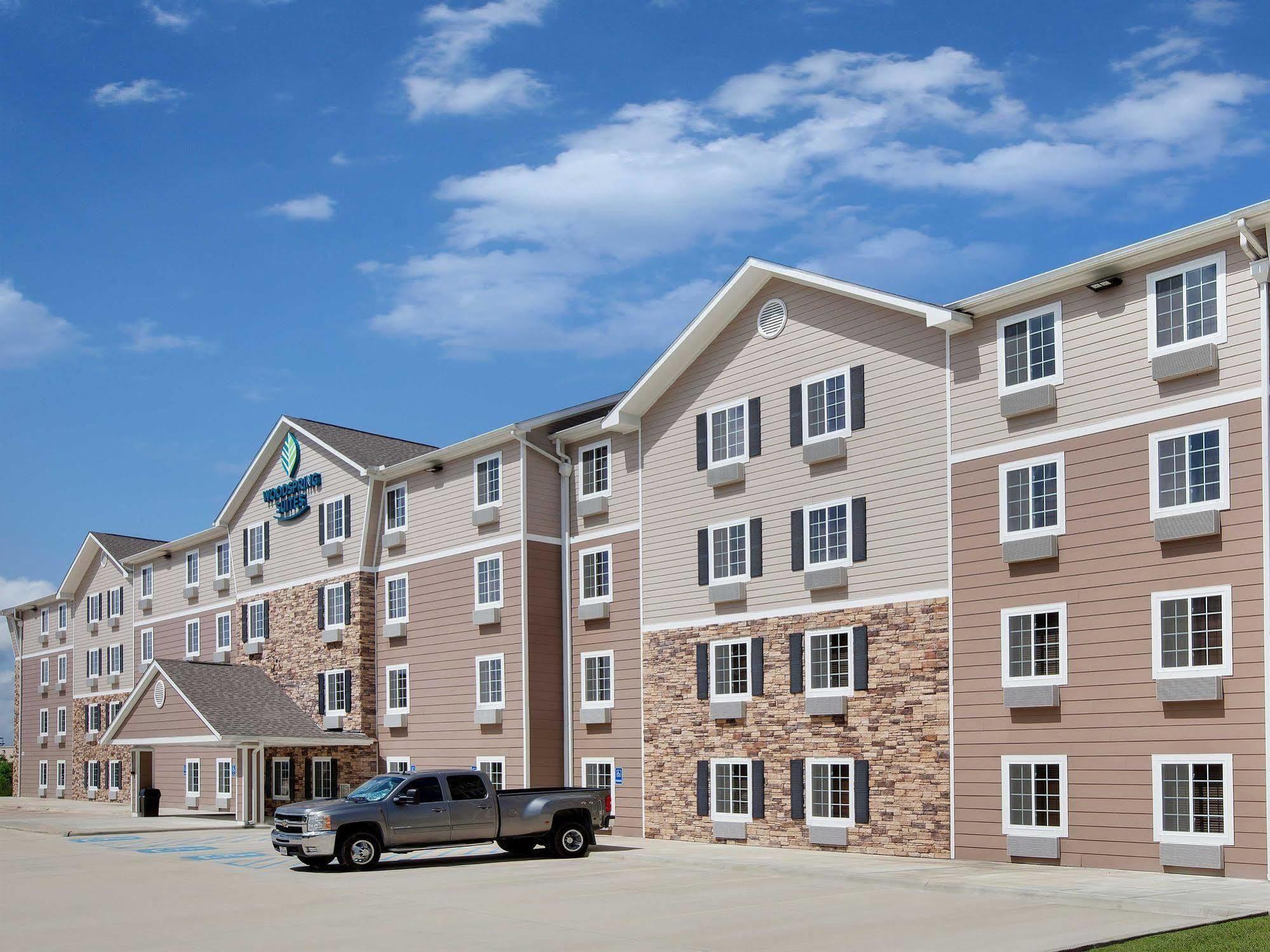 Woodspring Suites Lake Charles Exterior photo